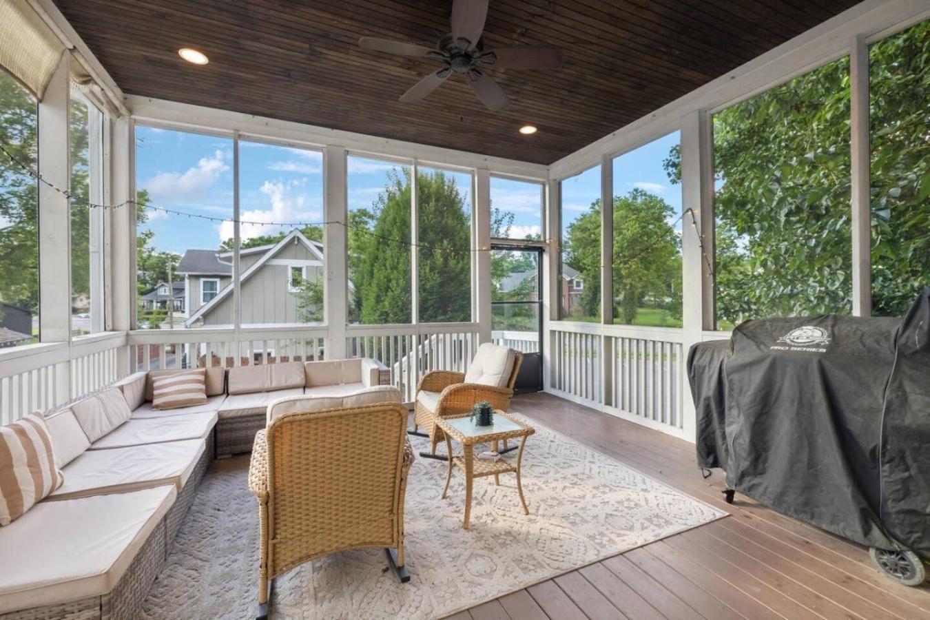 Holiday home Walk To 12 South And Restaurants With Garage And Golf Simulator