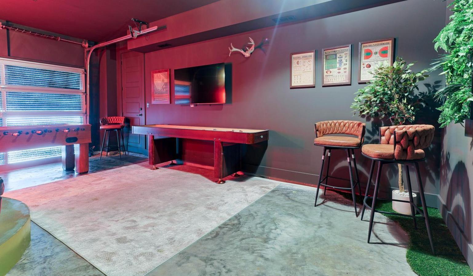 Luxury Near Downtown With Speakeasy And Games *