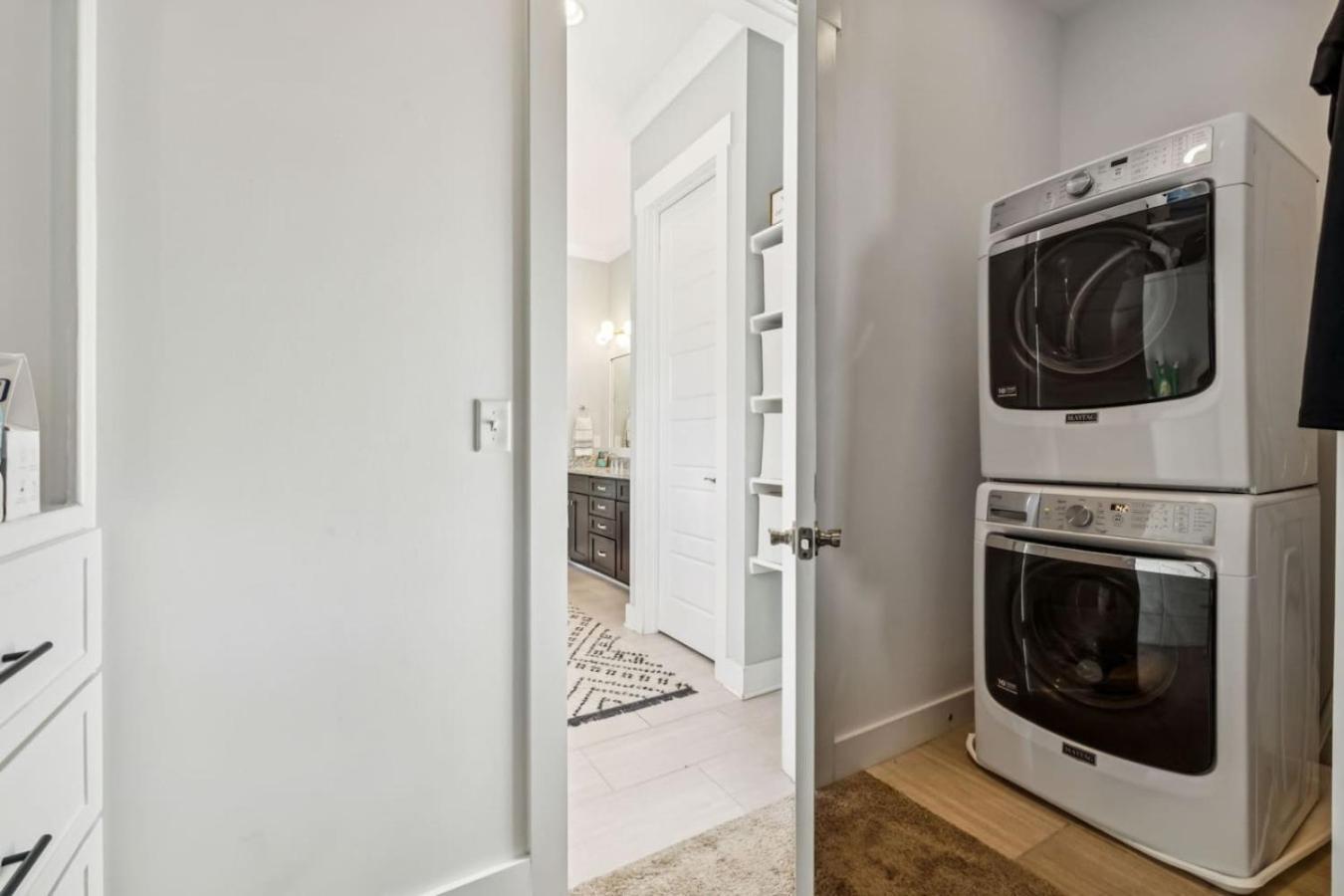 Holiday home Walk To 12 South And Restaurants With Garage And Golf Simulator