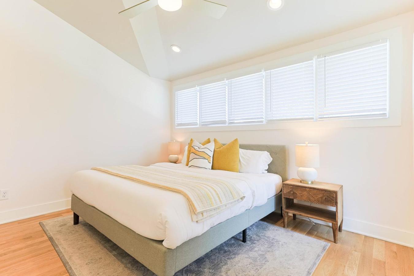 New Townhome Highly Walkable 5 Points Downtown Holiday home