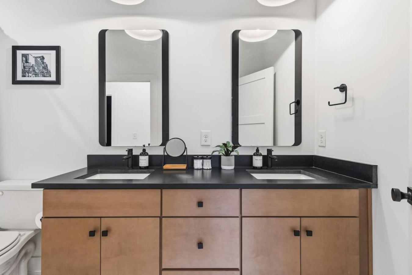 Holiday home View Only 1 Mile To Downtown With Garage And Rooftop Nashville