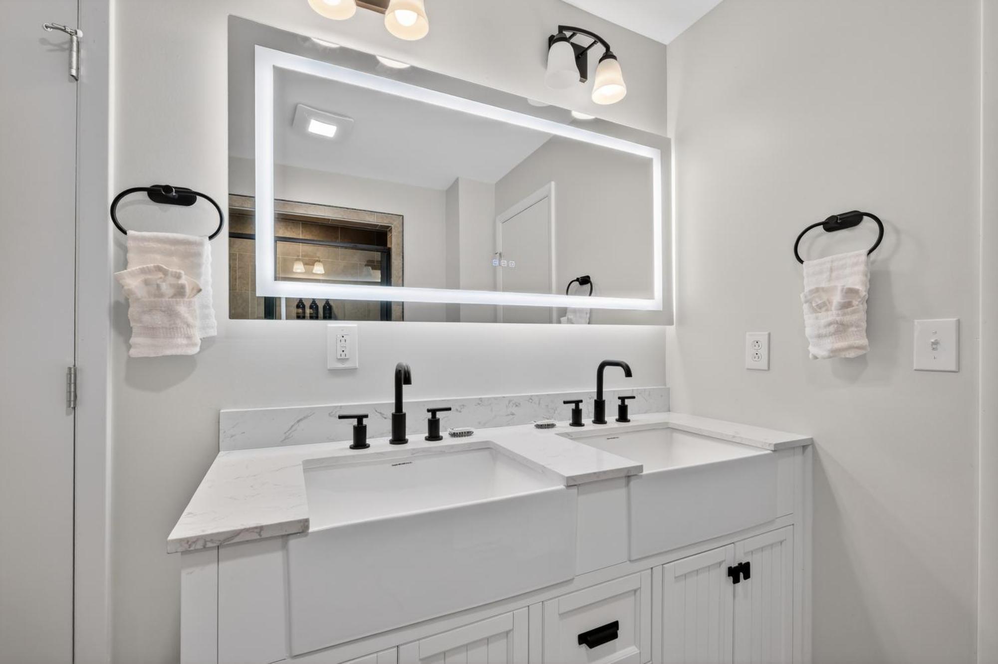 Quiet Retreat Near Opryland & Airport *