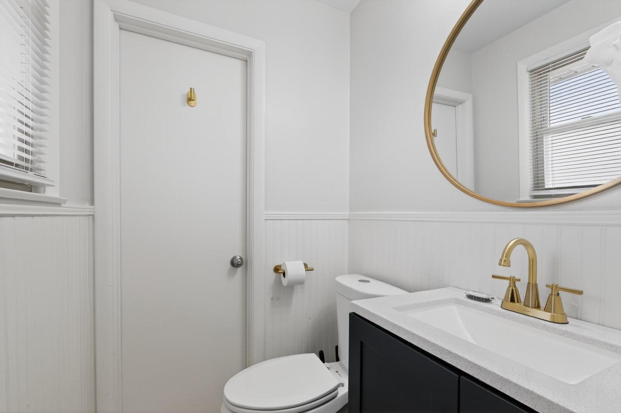 Quiet Retreat Near Opryland & Airport *