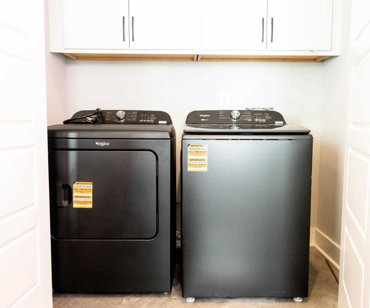 Holiday home Bachelorette Pad Stage And Neon Vibe