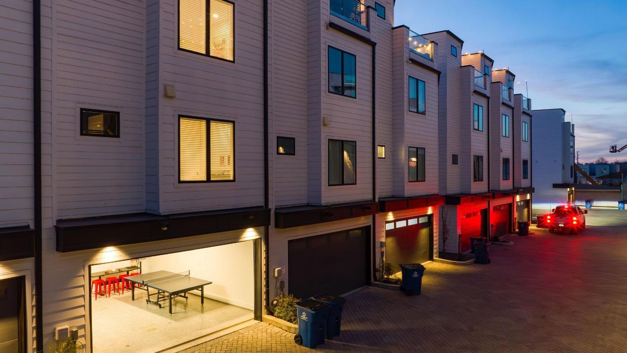 Dixieland Delight By Avantstay Rooftop Hot Tub Games Views Near Broadway Nashville