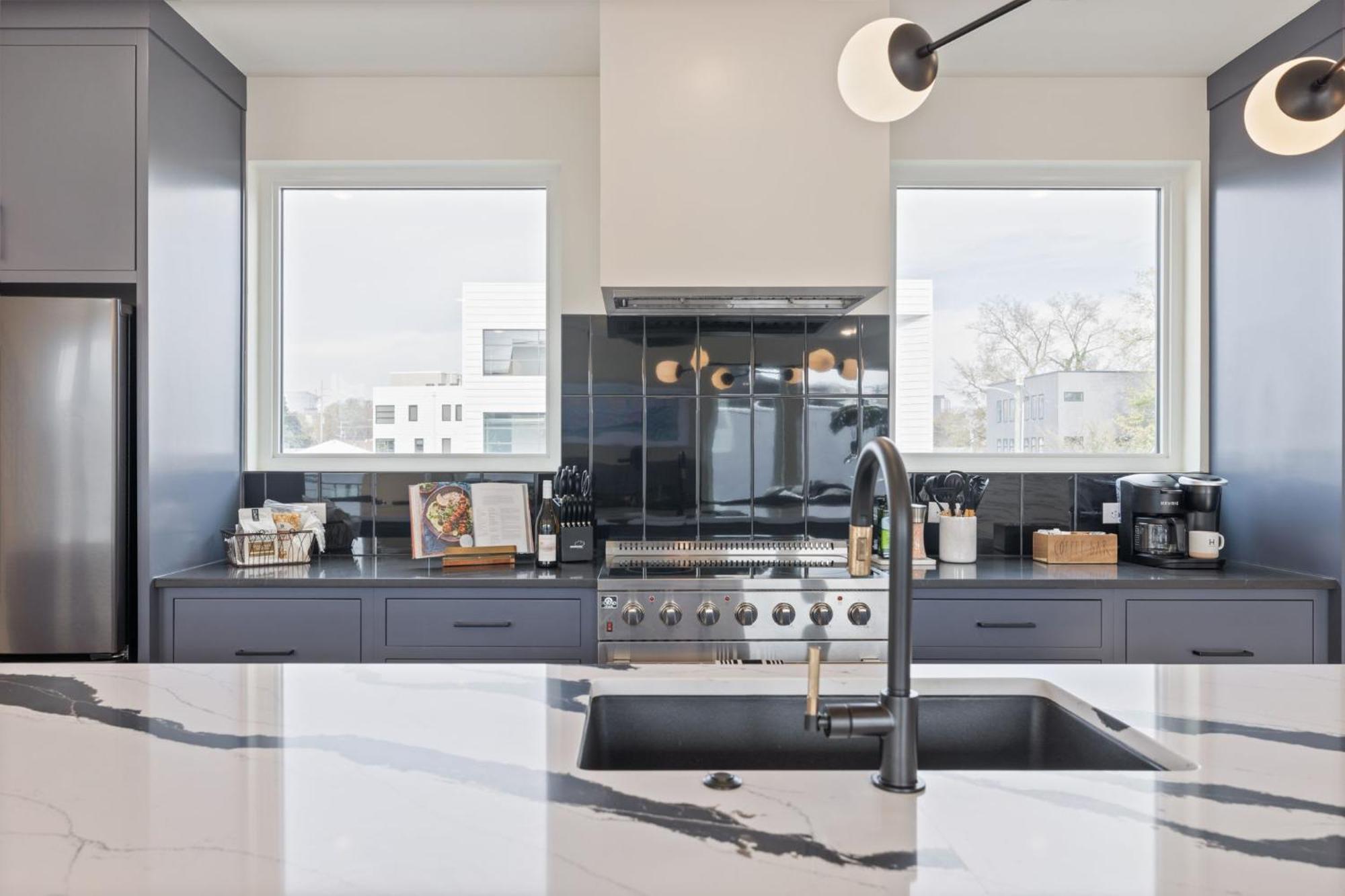 The Elmwood & Ashford - 8br Weho Rooftops * Nashville