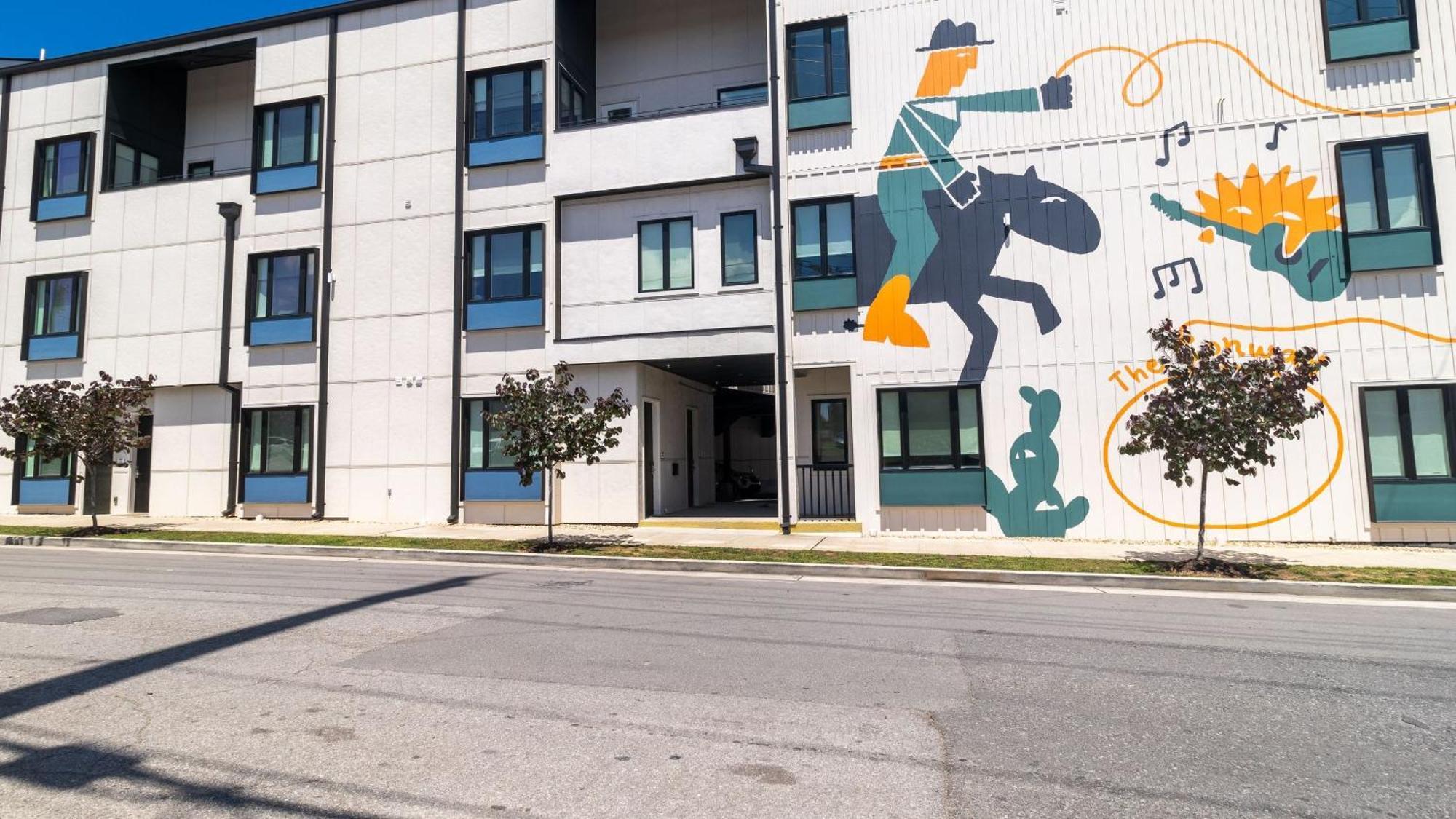 Sleeps 16 3 Units In Downtown Private Balcony Conway By Avantstay Holiday home