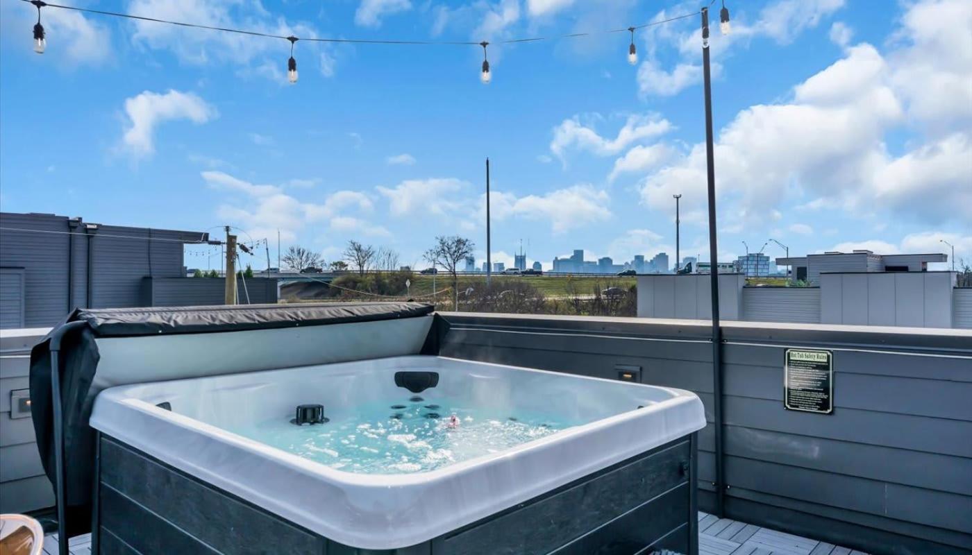 Luxe Urban Retreat - Private Rooftop Hot Tub Deck Nashville