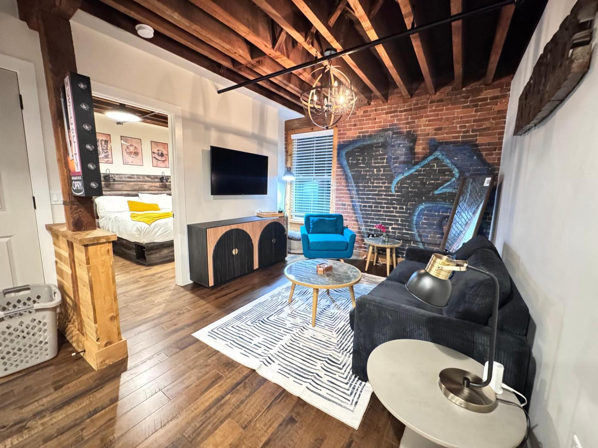 Apartment The 1865 Experience With Speakeasy, Pool & Parking *