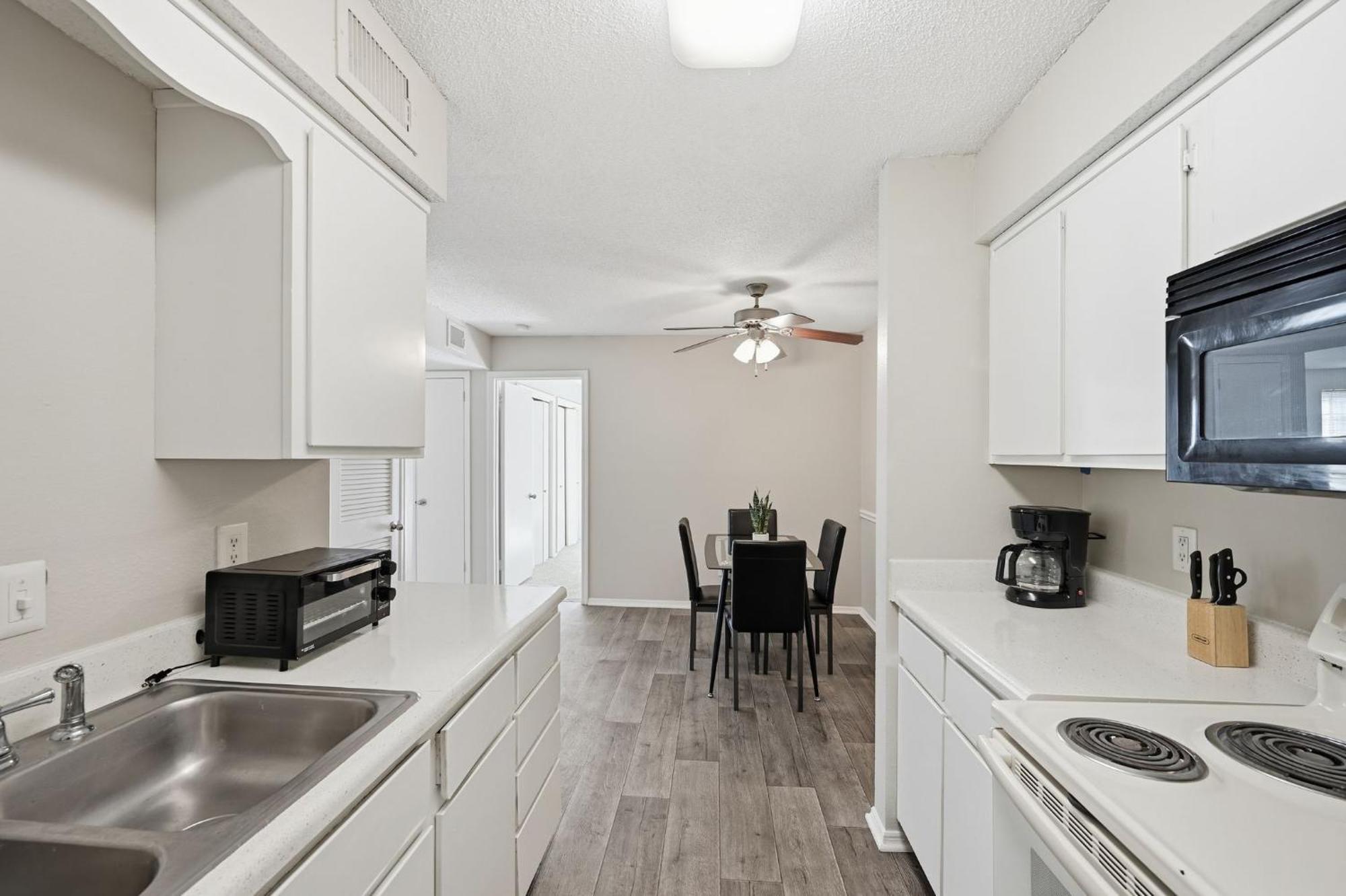 Apartment Comfortable Retreat With In-unit Washerdryer *