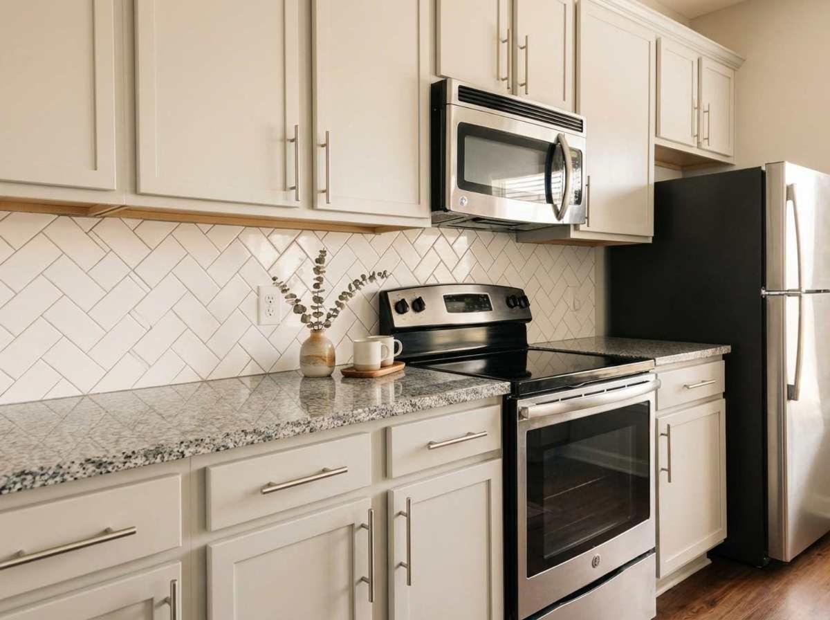 Apartment Boulevard Midtown 1br Pool Gym Parking 02