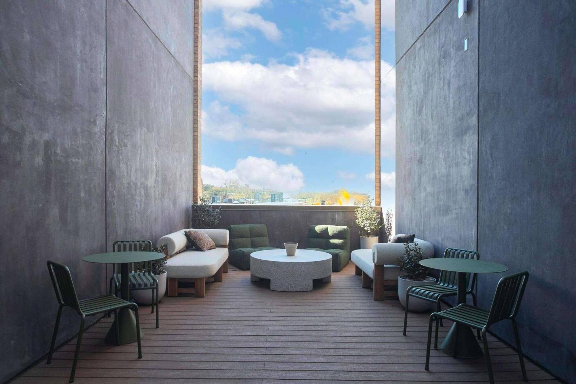 2 Bedroom + Loft Condo, Coffee Shop In Building * Nashville