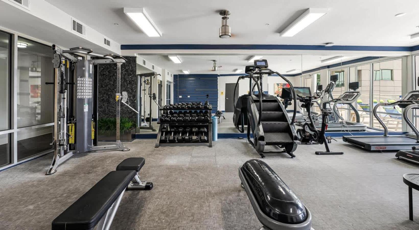 Apartment Boulevard Midtown 1br Pool Gym Parking 05