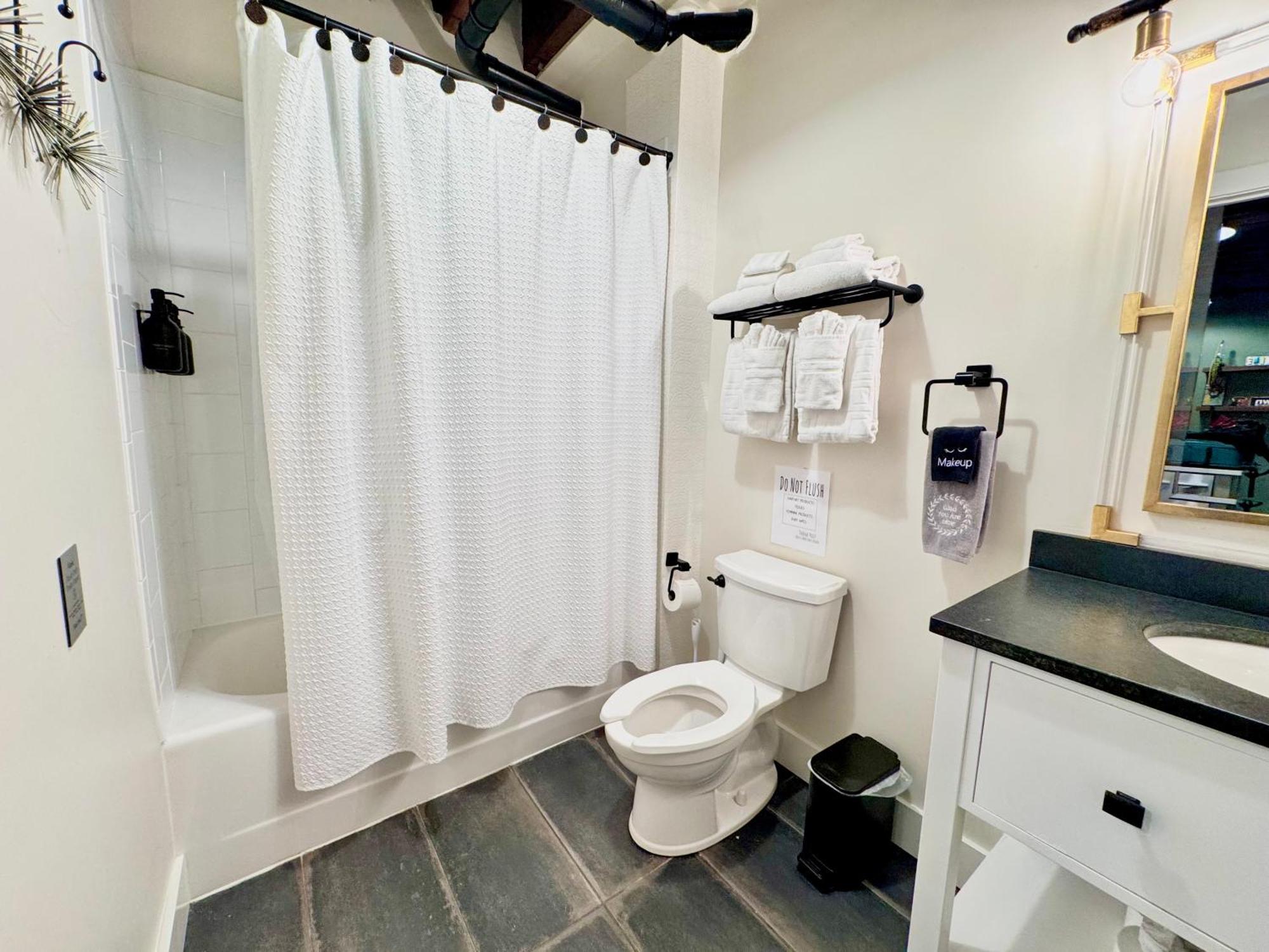 The 1865 Experience With Speakeasy, Pool & Parking Apartment