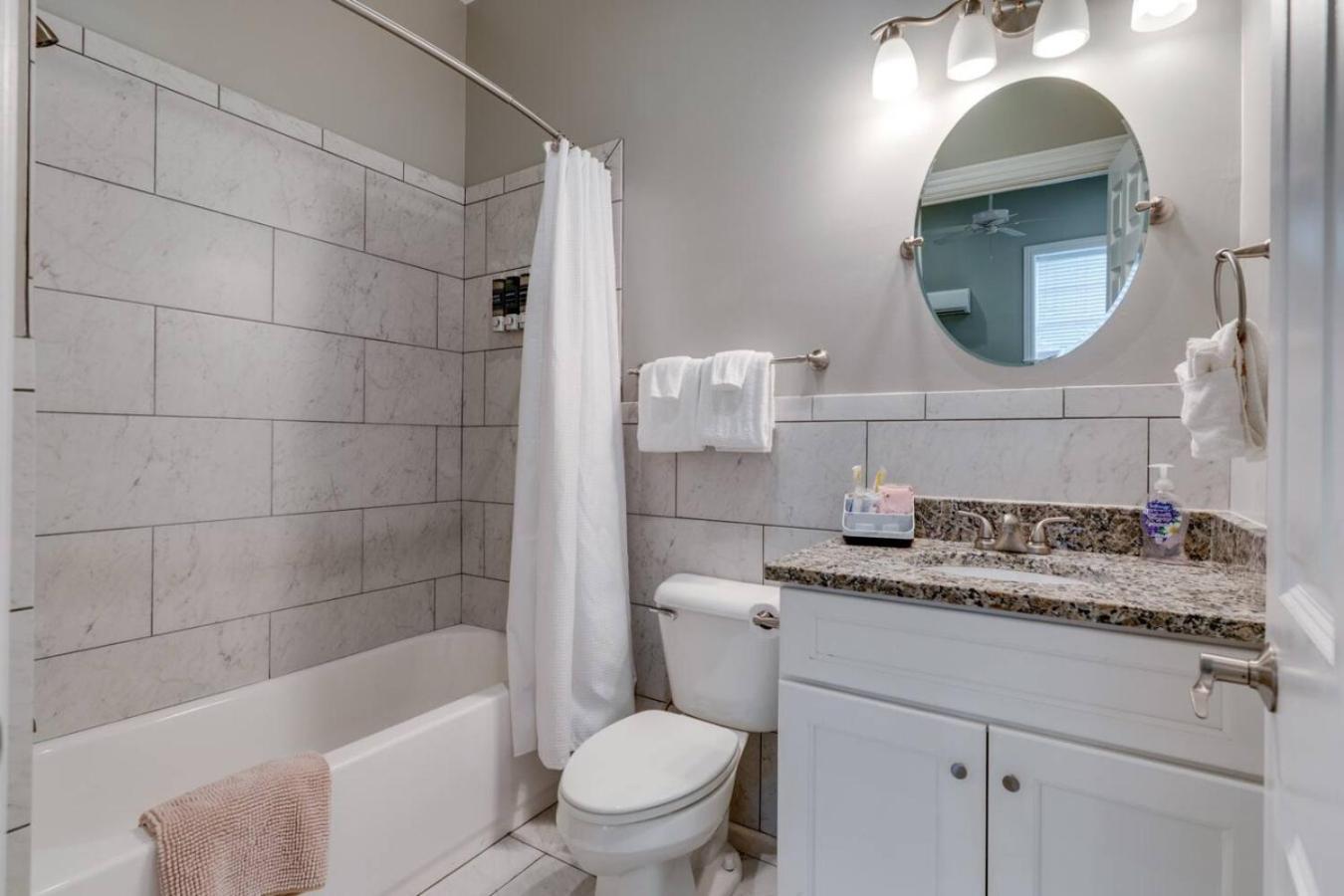 Bright And Cozy Church Conversion1br Apartment