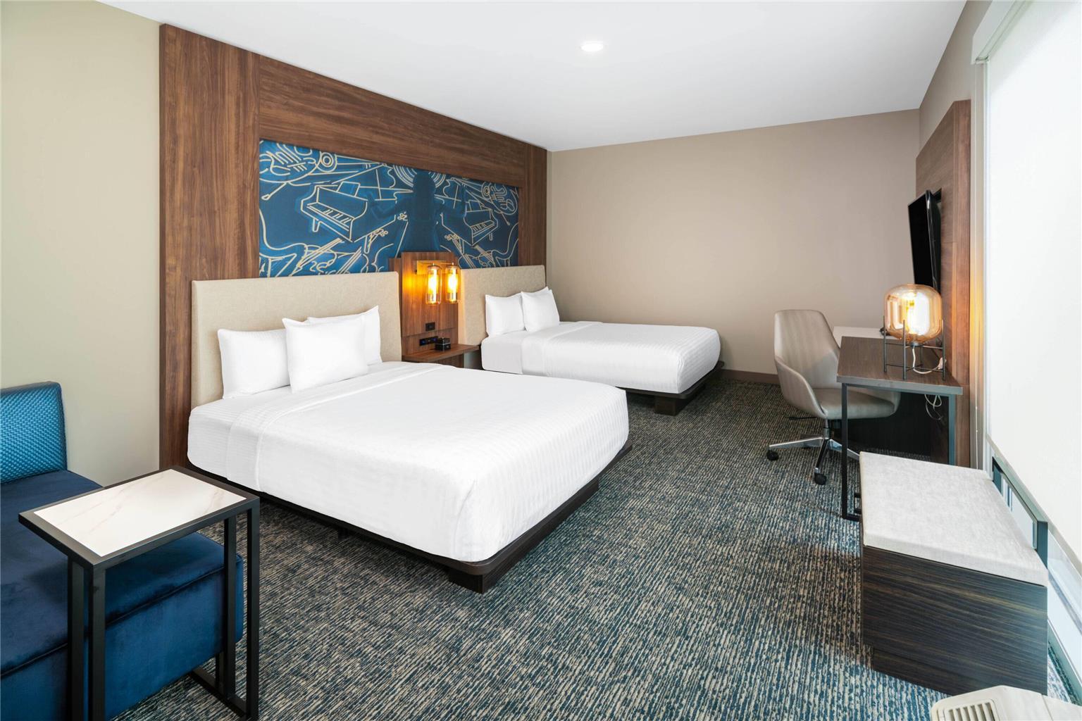 La Quinta & By Wyndham Downtown Stadium Nashville