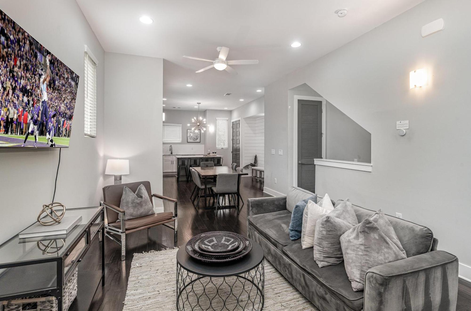 Cypress - Private Rooftop Patio - Mins To Broadway Holiday home Nashville