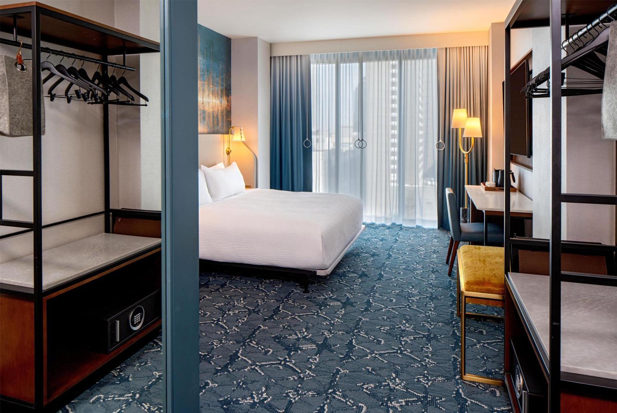 Tempo By Hilton Downtown 3*