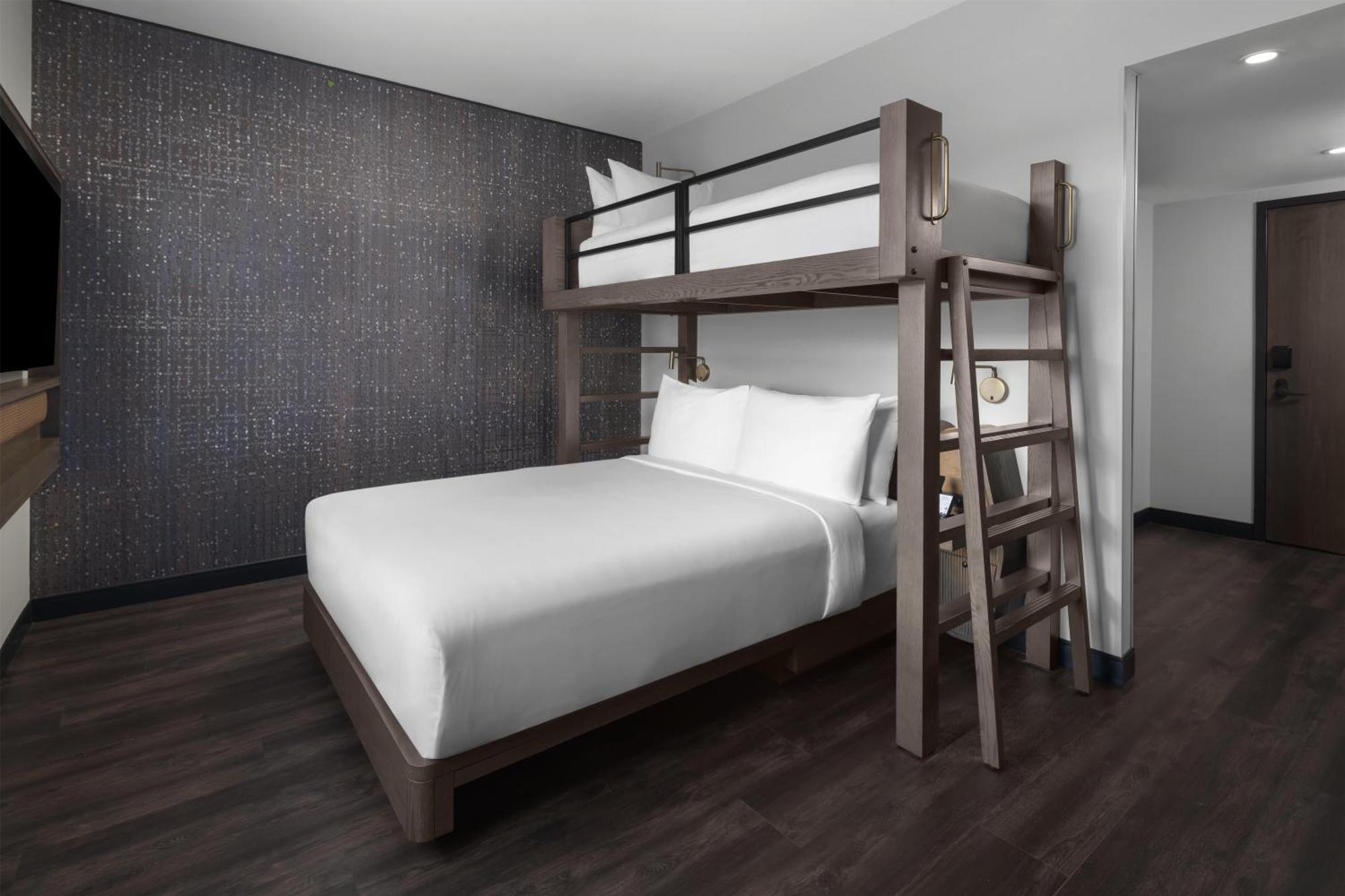 Motto By Hilton Downtown