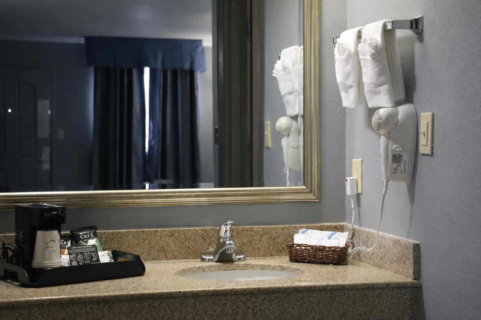 Quarters & 3* Nashville