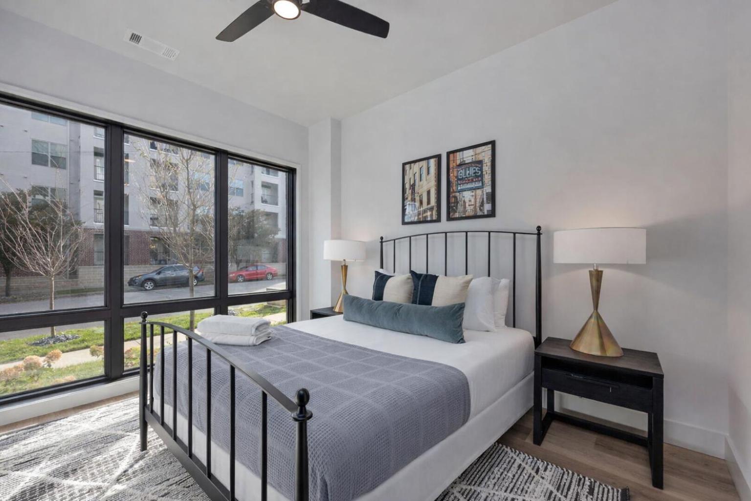 Vandy Vinyl - Odyssey - Minutes To Broadway Nashville