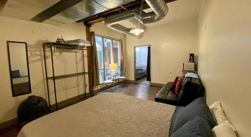 Downtown - Adults Only * Nashville