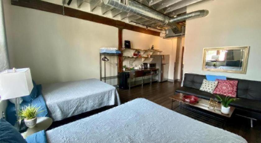 Downtown - Adults Only *