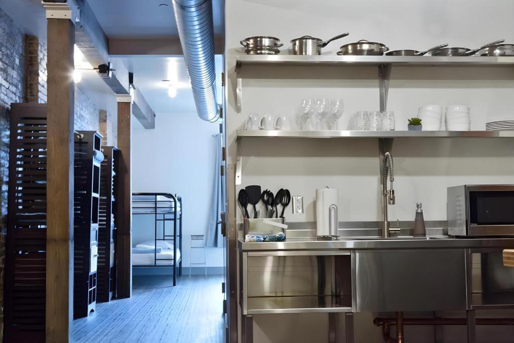 Hostel Downtown - Adults Only *