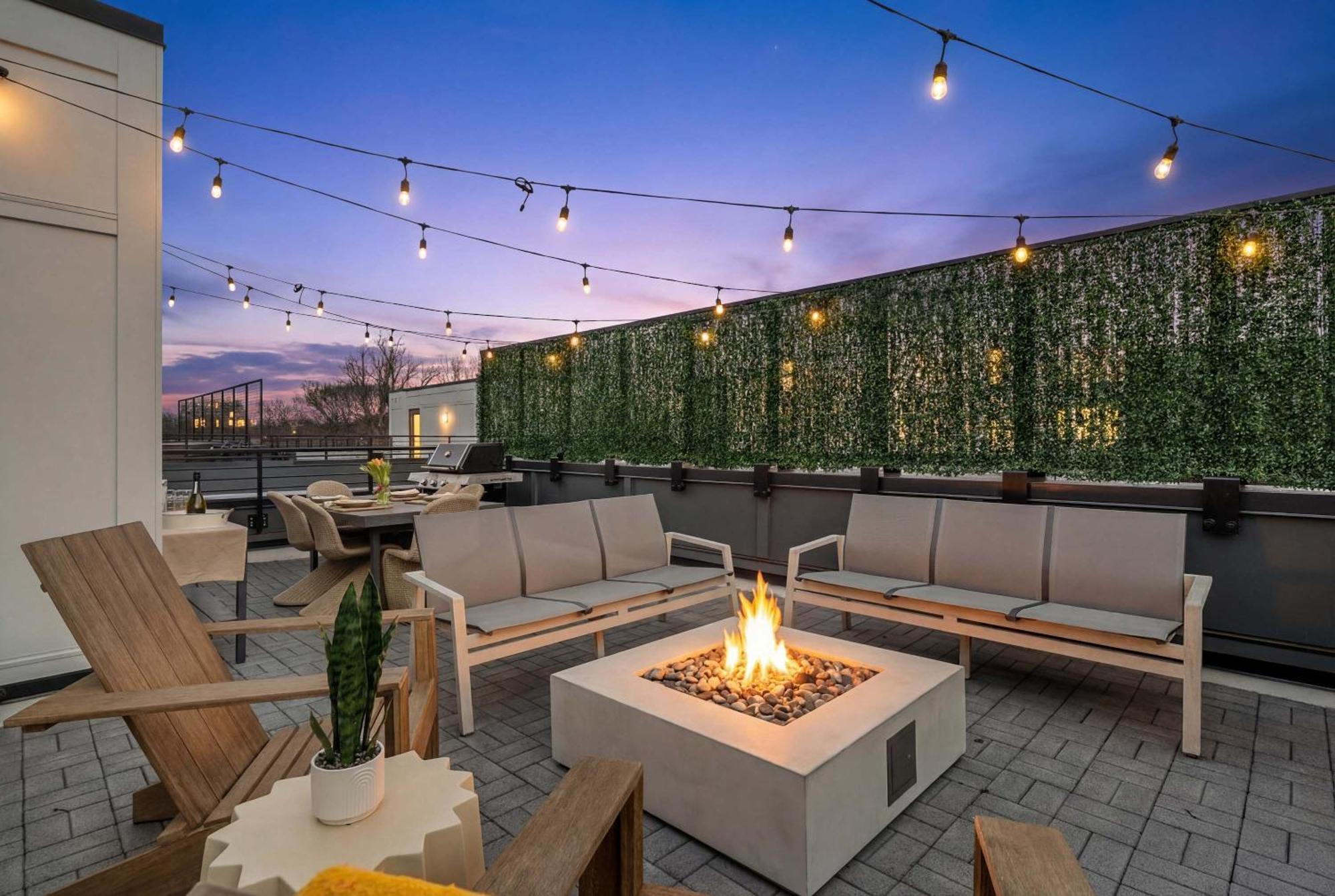 Skyline Views Hot Tub Fire Pit Grill & Parking Holiday home *
