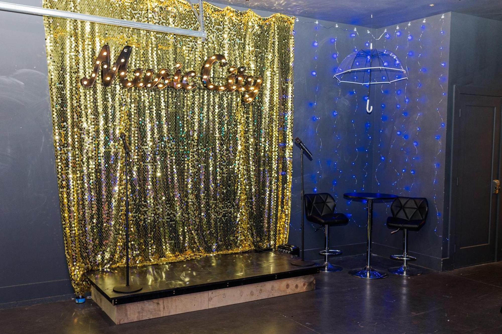 Swiftie Dream House-rooftop Patio-mins To Broadway * Nashville