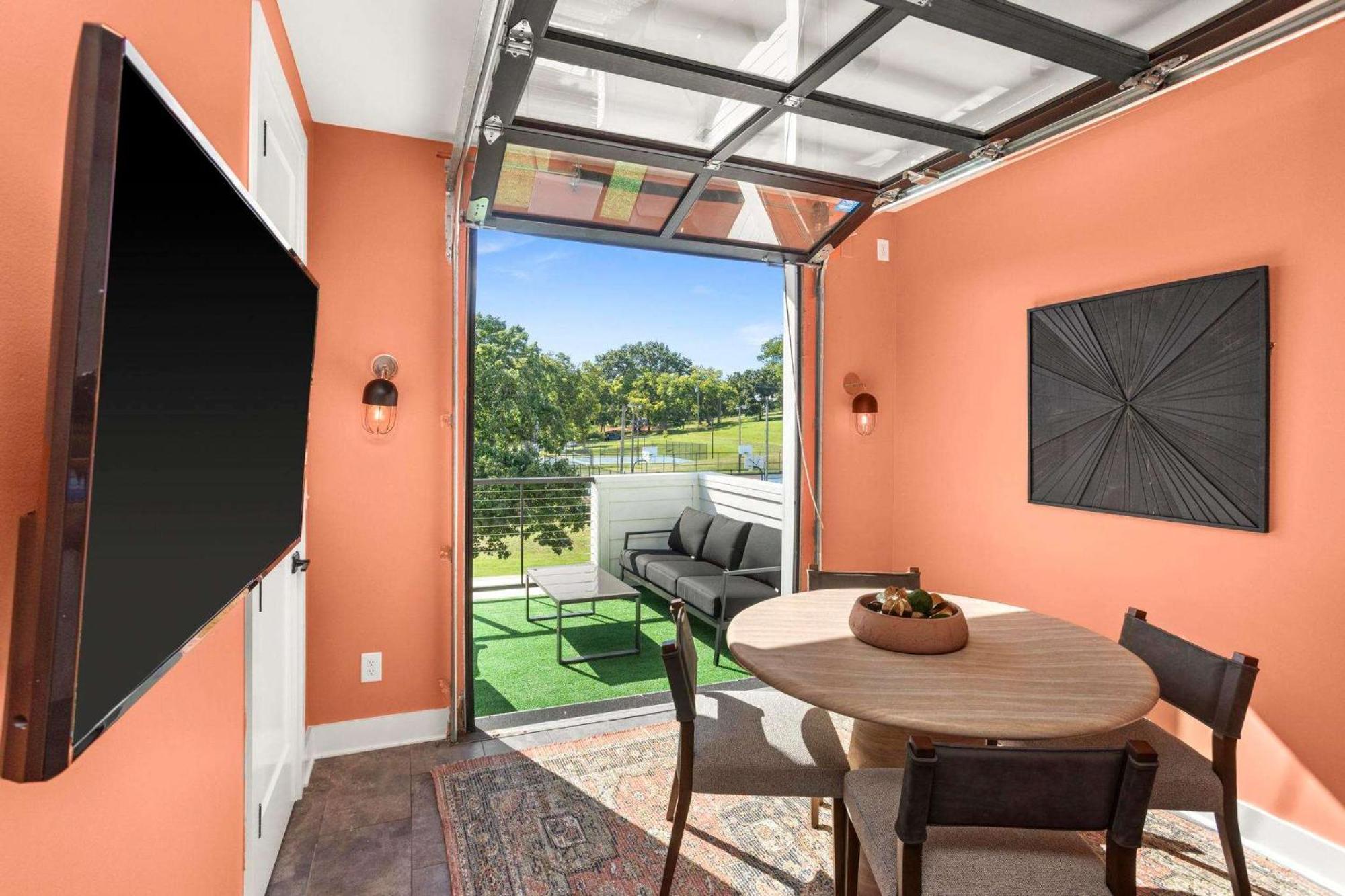 Prime Spot Minutes To 12 South Gulch & Broadway Holiday home Nashville