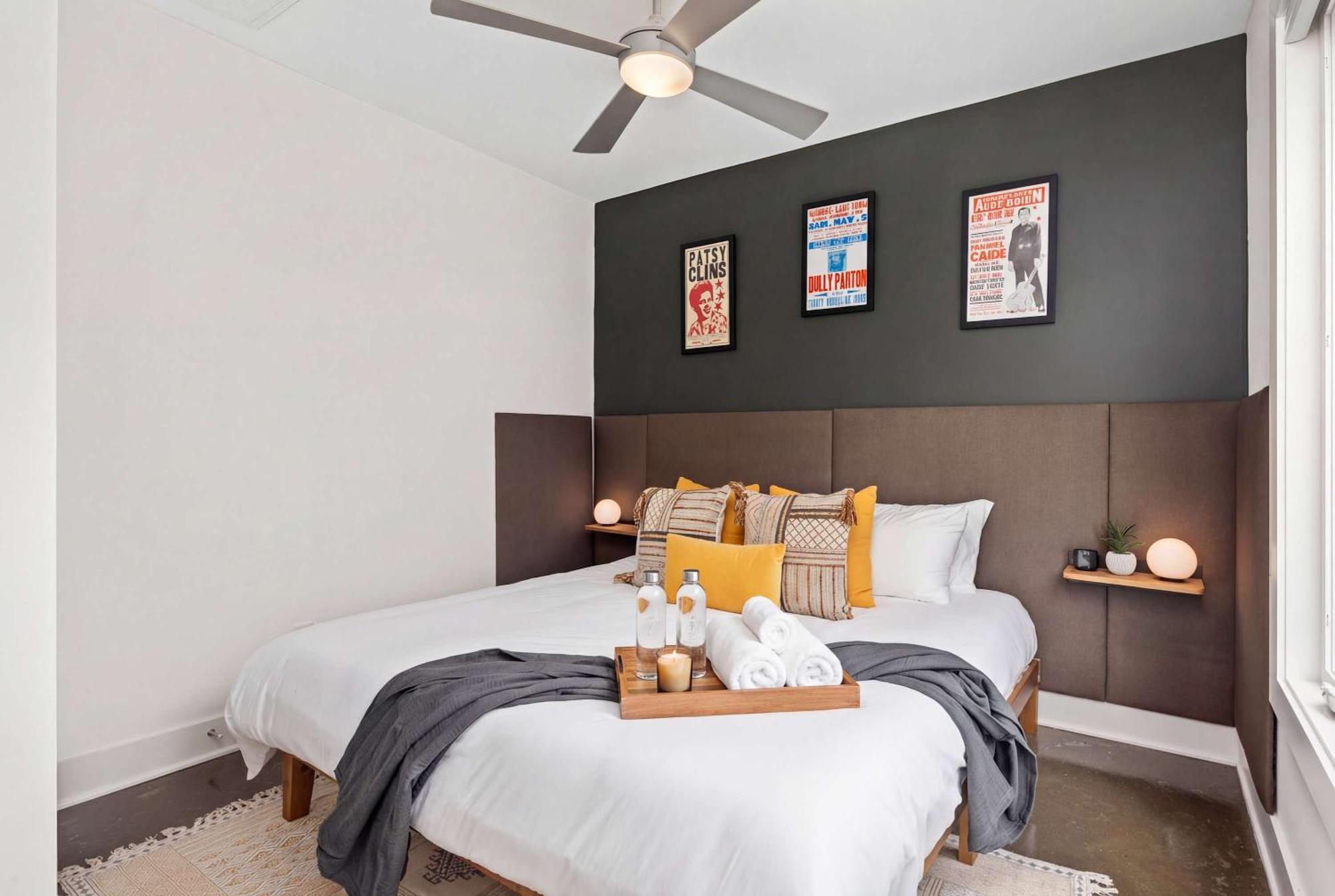 Holiday home King 3br Retreat & 2-car Garage East