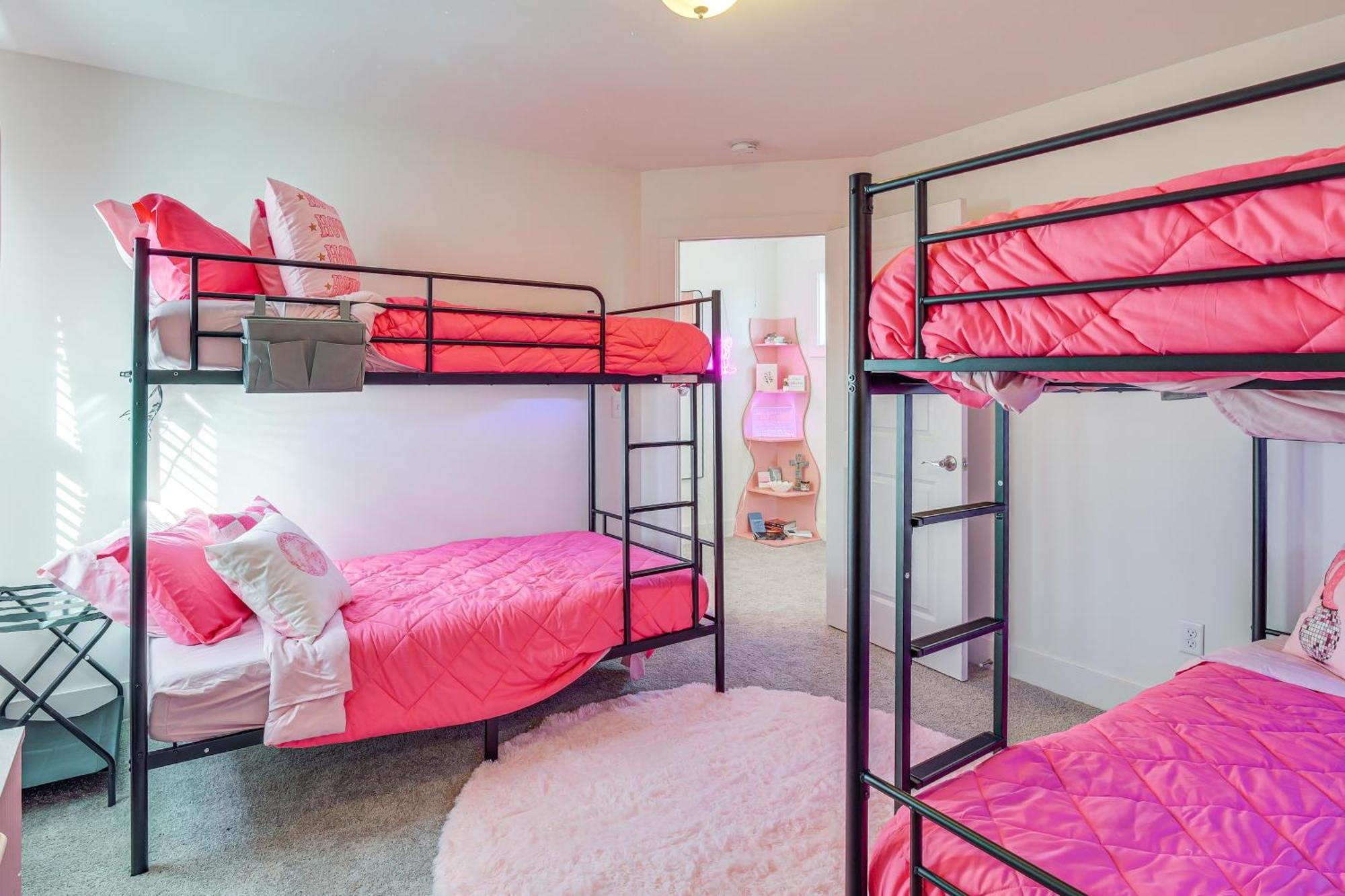Retro Disco Haven Near Downtown Nash! Holiday home Nashville