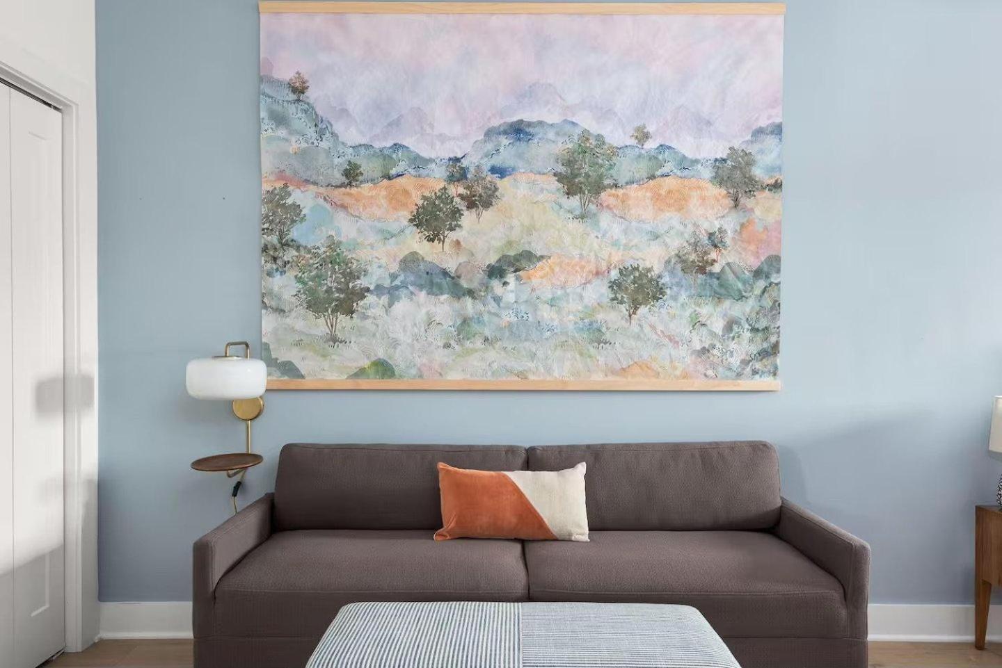 Modern Palette - Private Patio - Mins To Broadway Holiday home *