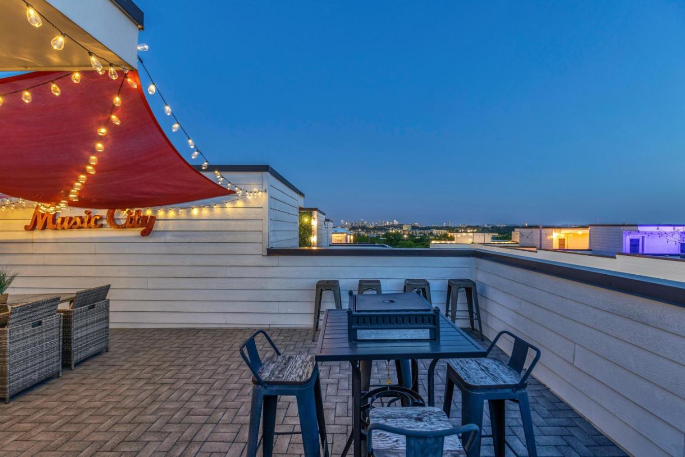 Rooftop Fire Pit + River Views 4br Sleeps 12