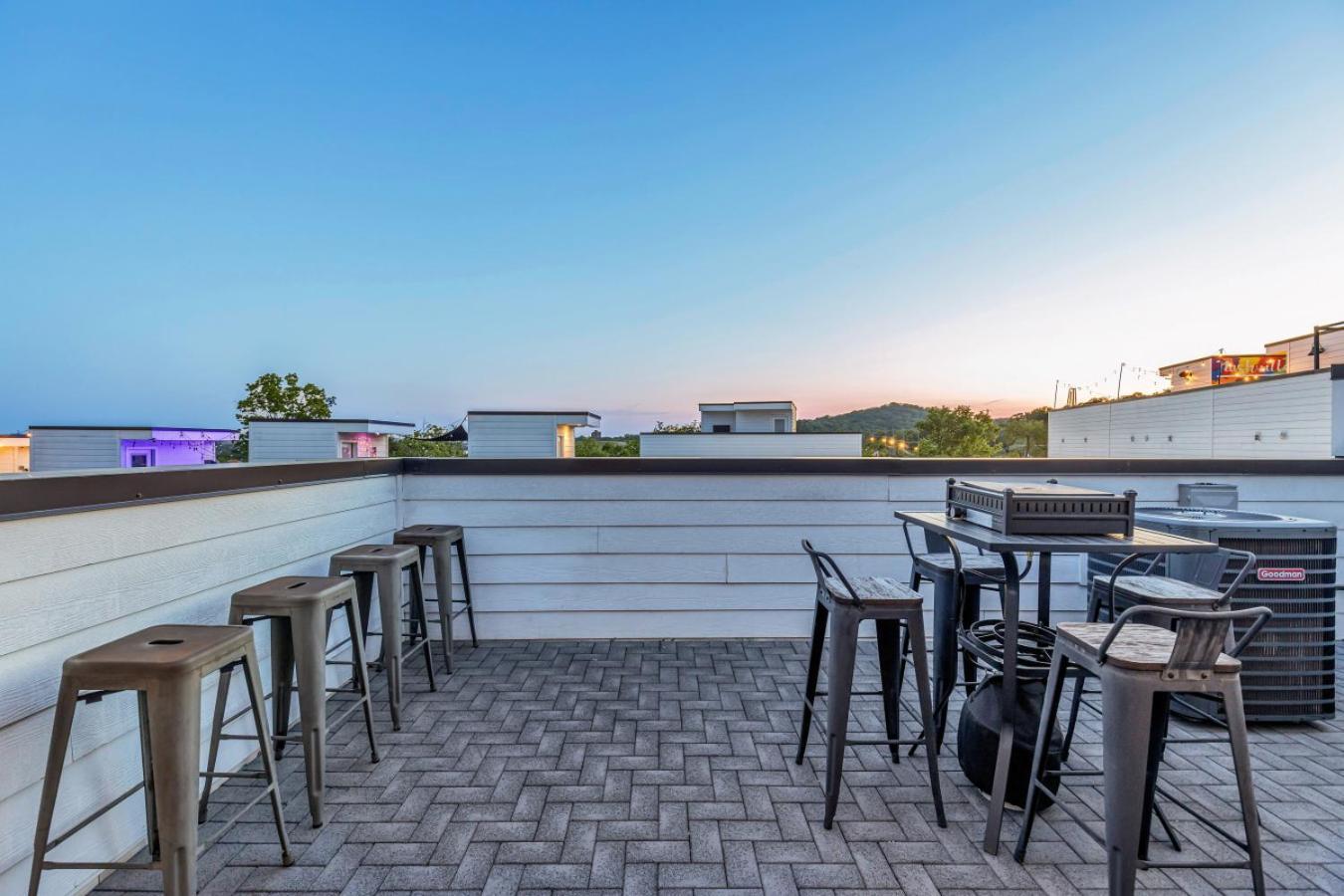 Holiday home Rooftop Fire Pit + River Views 4br Sleeps 12 Nashville
