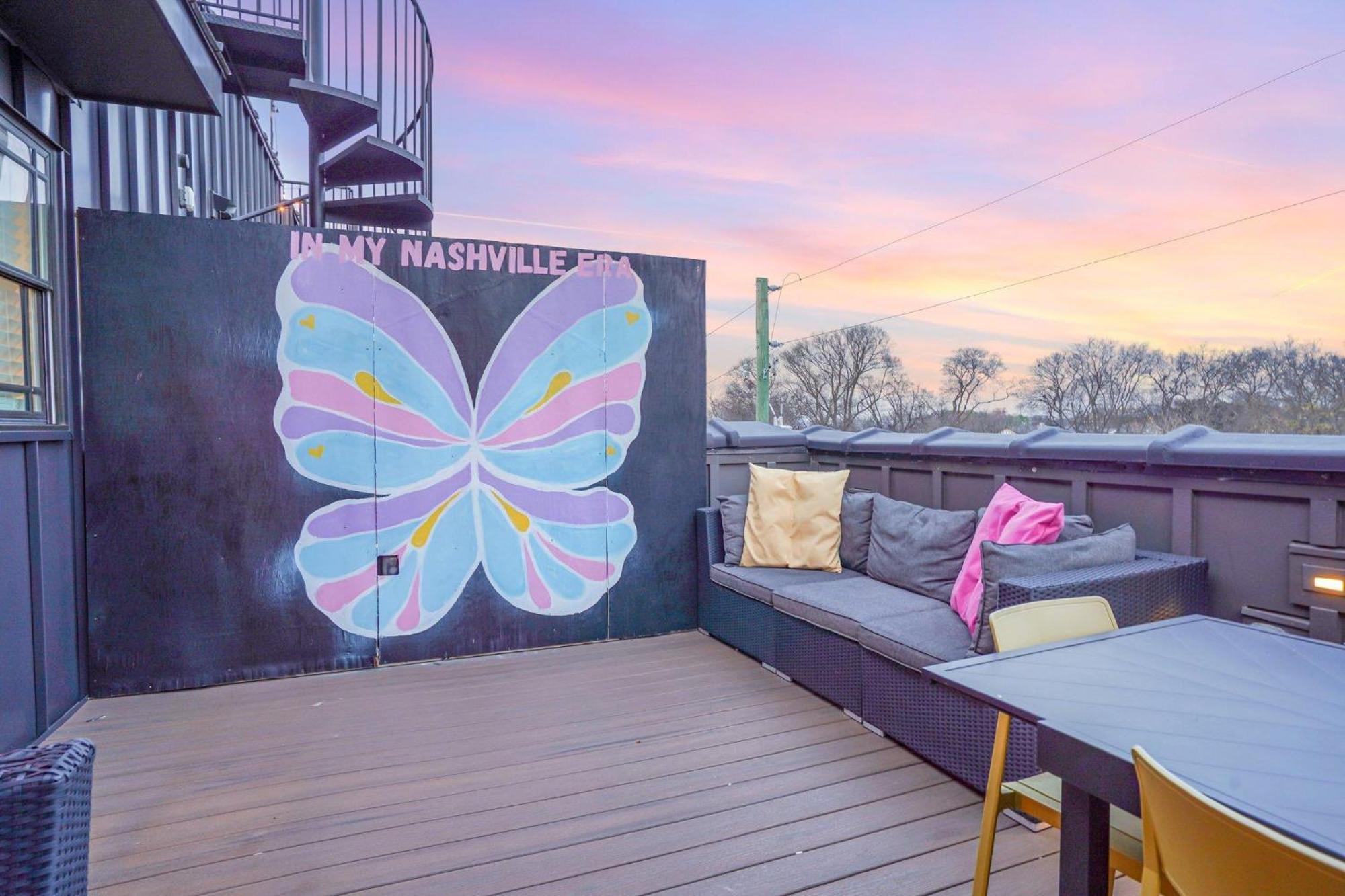 Swiftie Dream House-rooftop Patio-mins To Broadway Nashville