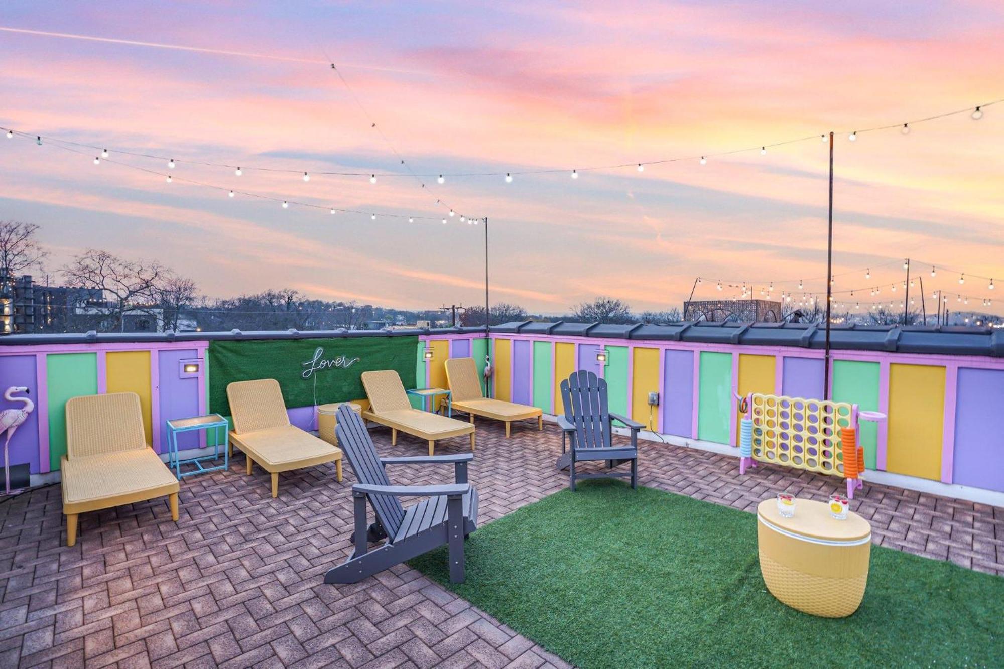 Holiday home Swiftie Dream House-rooftop Patio-mins To Broadway Nashville