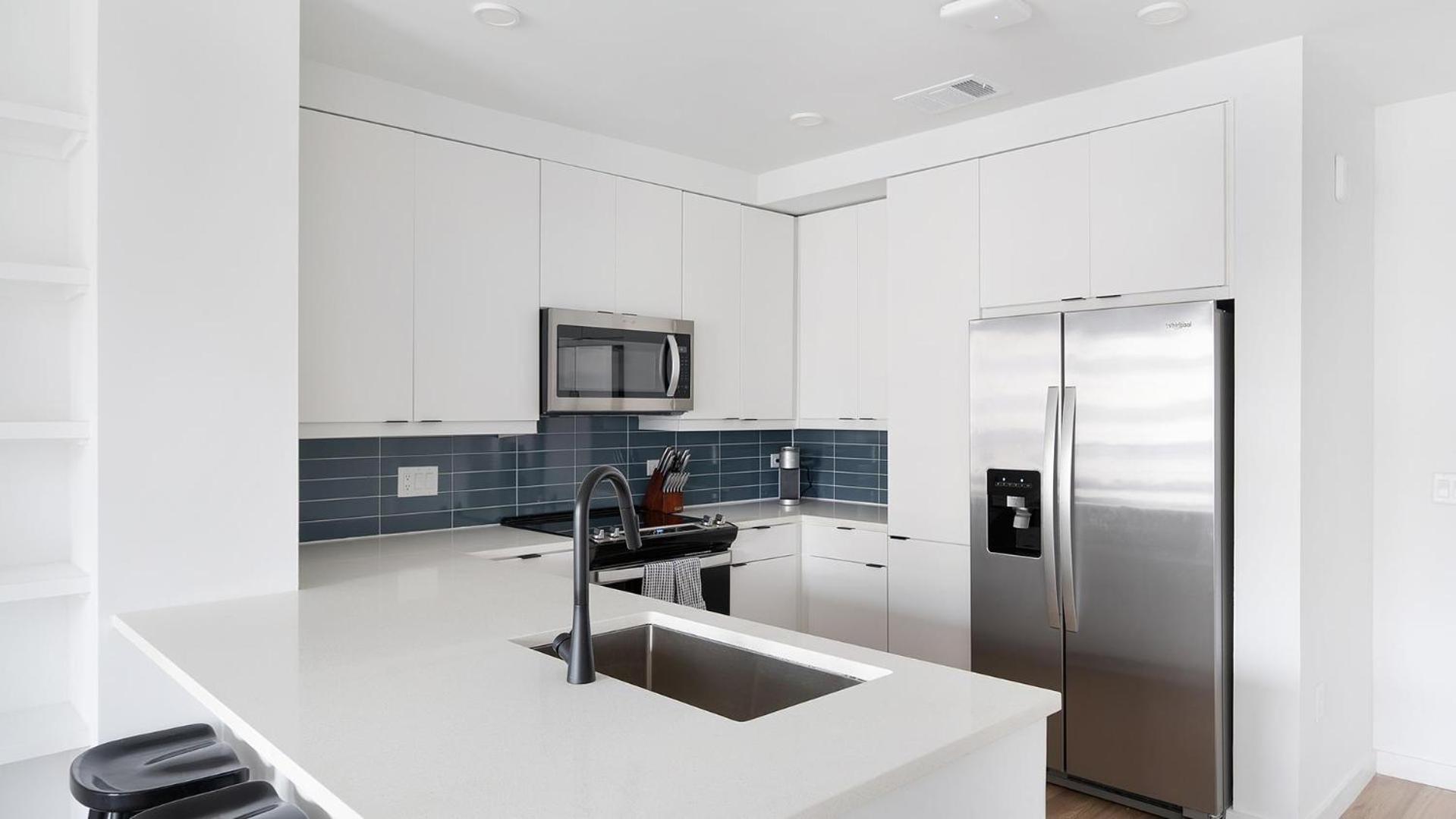 Landing Beautiful 2Bd Yoga Studio Pool *