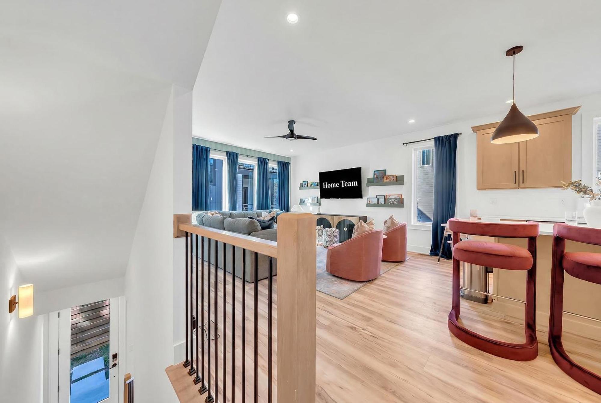 Apartment 4br Getaway - Rooftop Views - Fire Pit *
