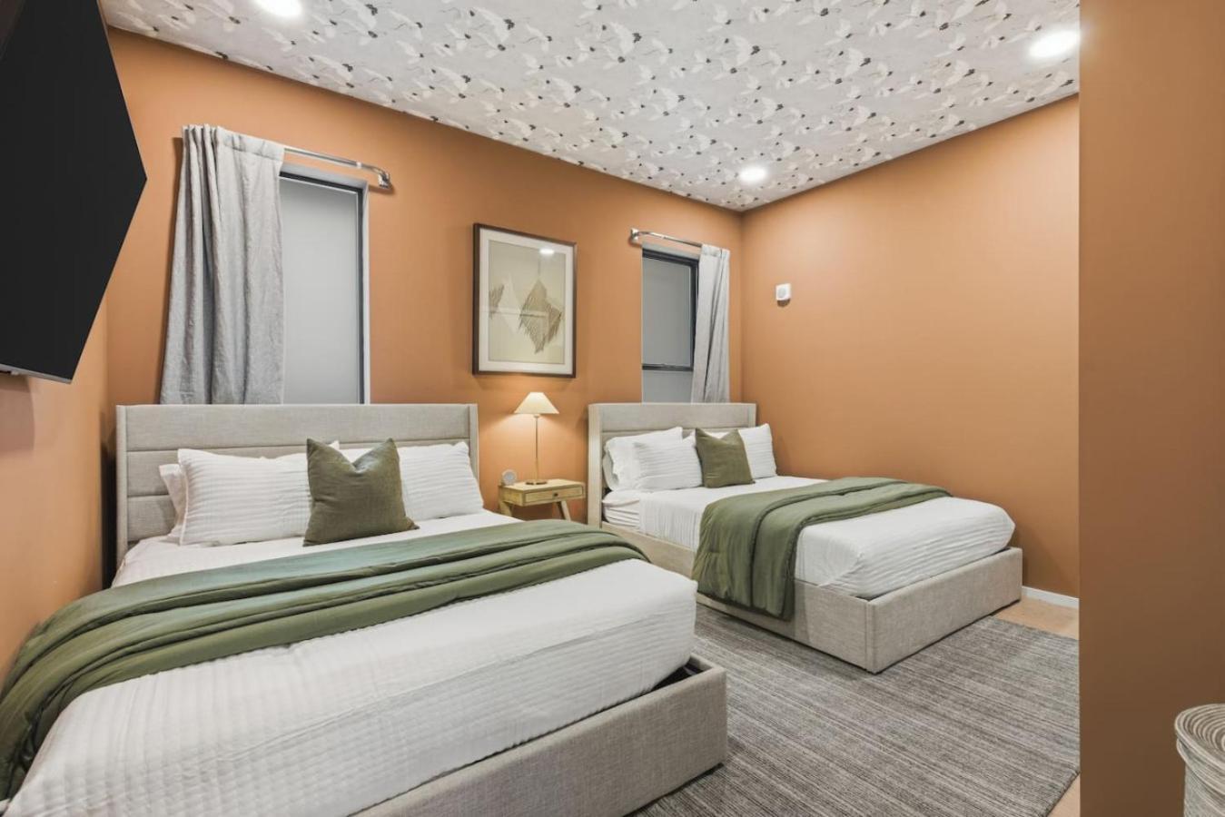 Apartment Penthouse River View With Patio And Parking Near Downtown *