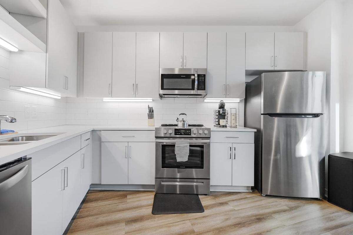 Peaceful Retreat - Views, Close To Broadway Apartment