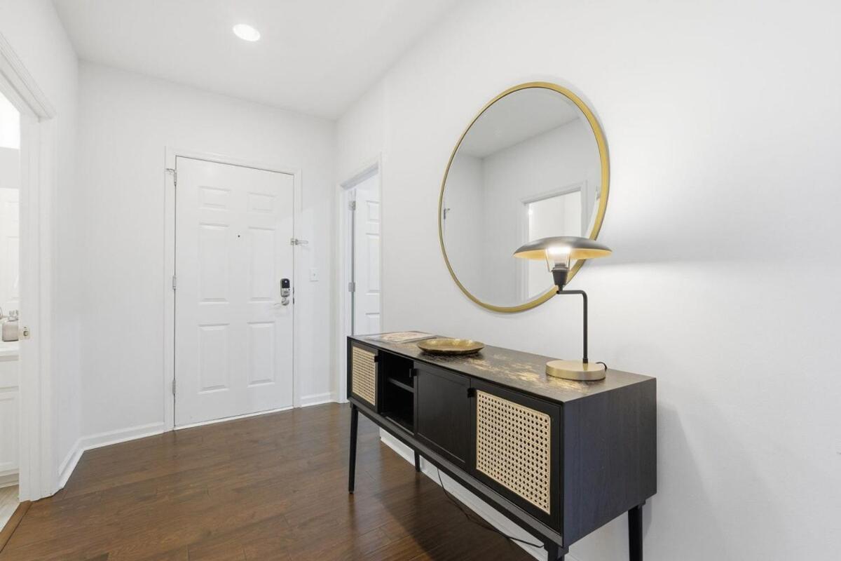 Comfortable 3br |minutes To Broadway| Parking Apartment
