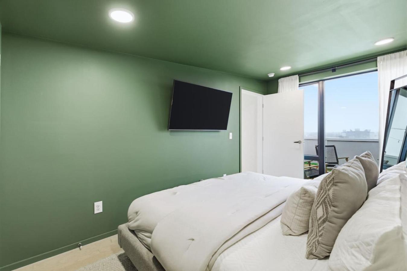 Apartment Penthouse River View With Patio And Parking Near Downtown Nashville