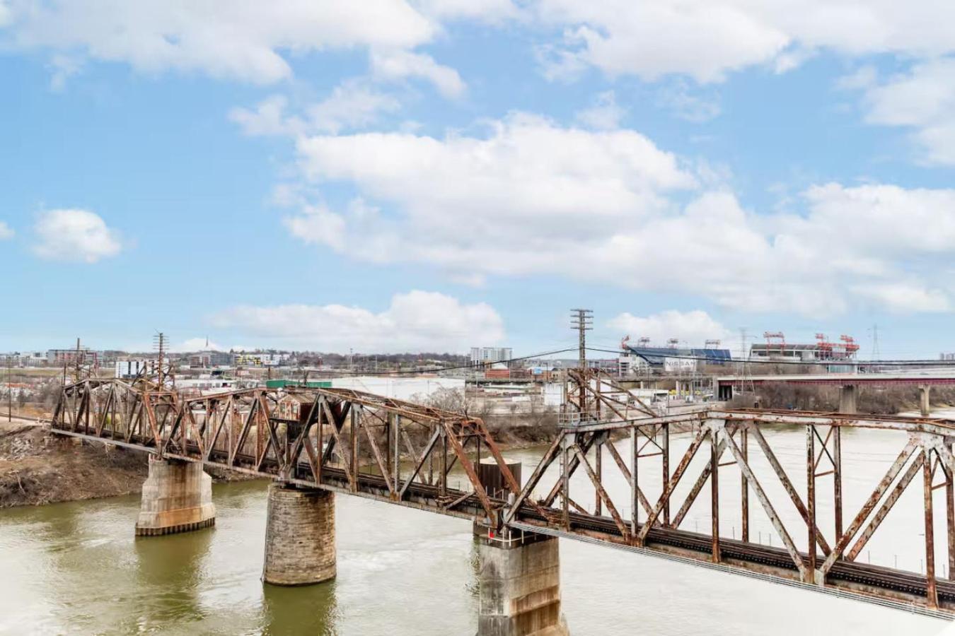 Penthouse River View With Patio And Parking Near Downtown Apartment Nashville