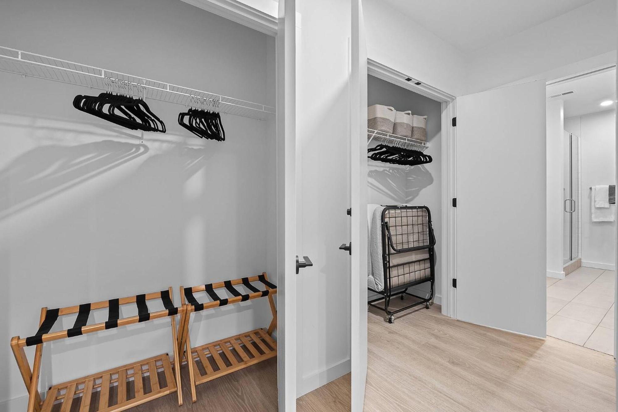Walk To Broadway- Pool & Cabanas-luxury Apartment *