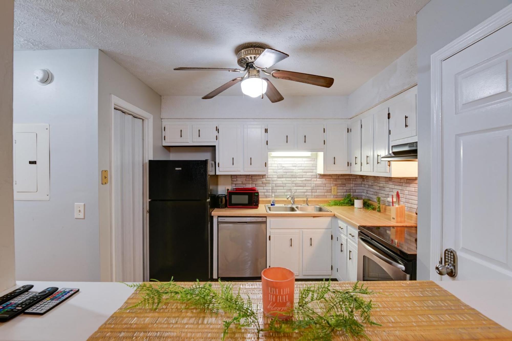 < 1 Mi To Vanderbilt: Apartment