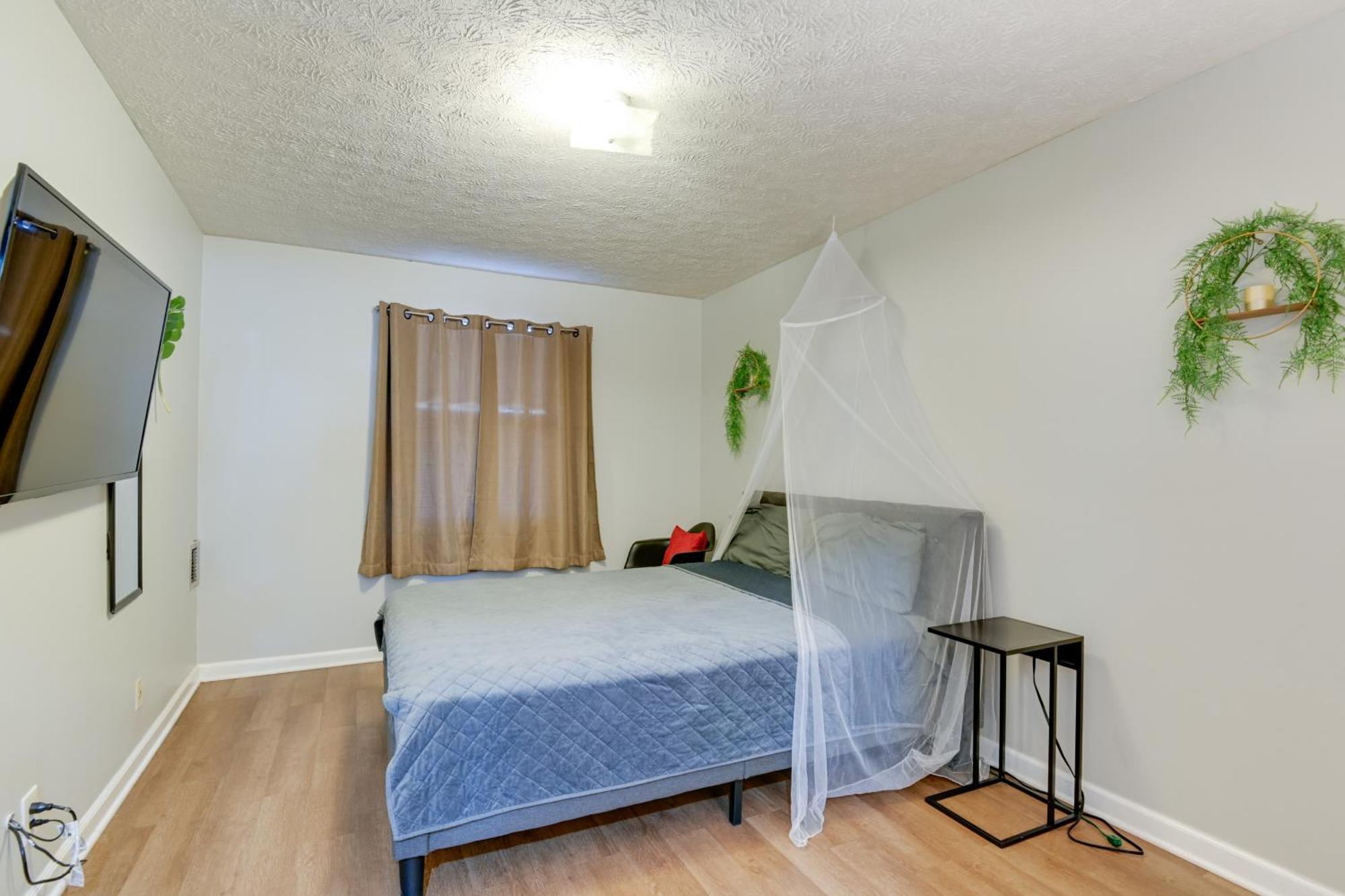 < 1 Mi To Vanderbilt: Apartment *