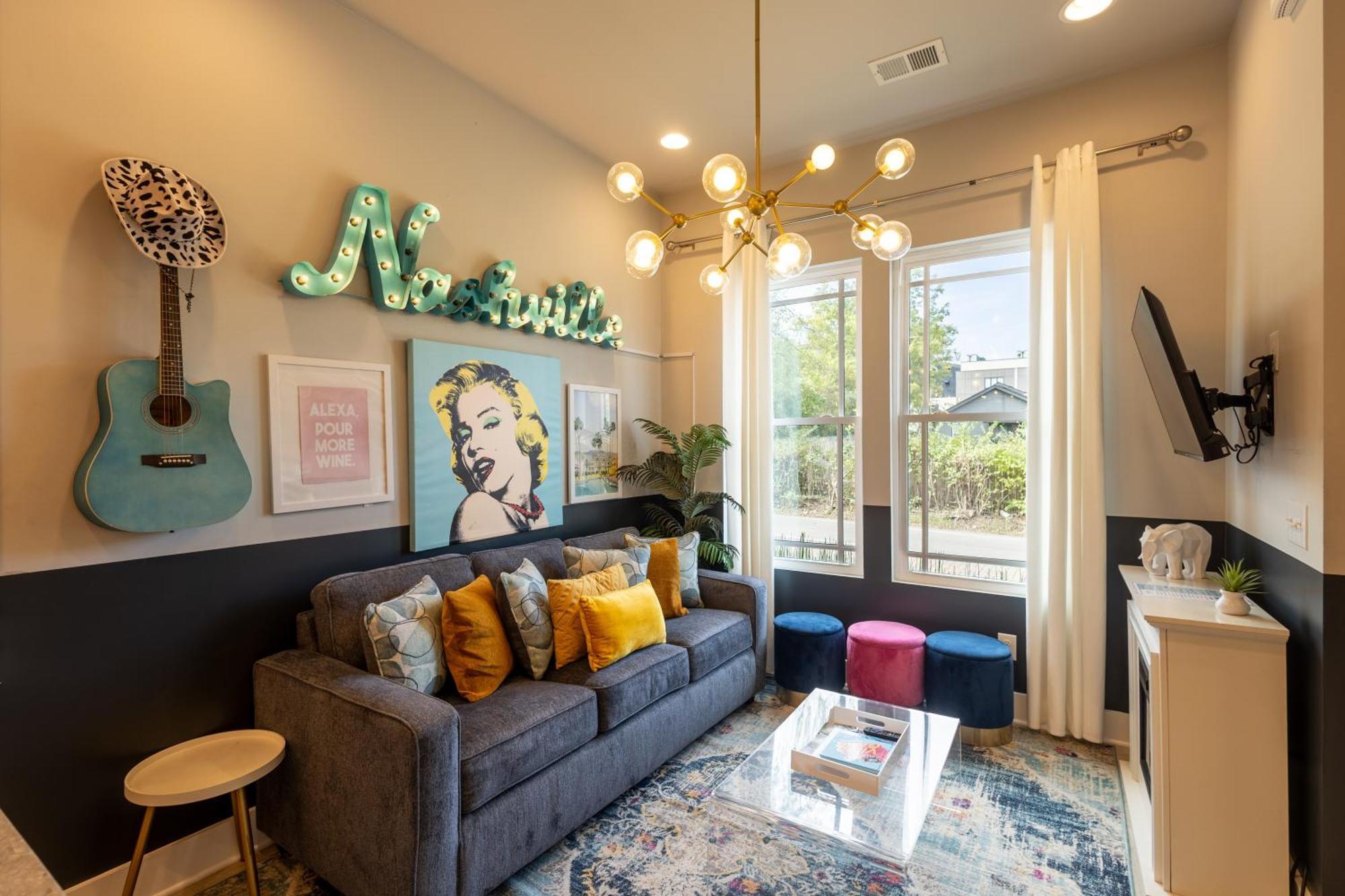 Heights Townhome With Free Parking & 3 Baths * Nashville