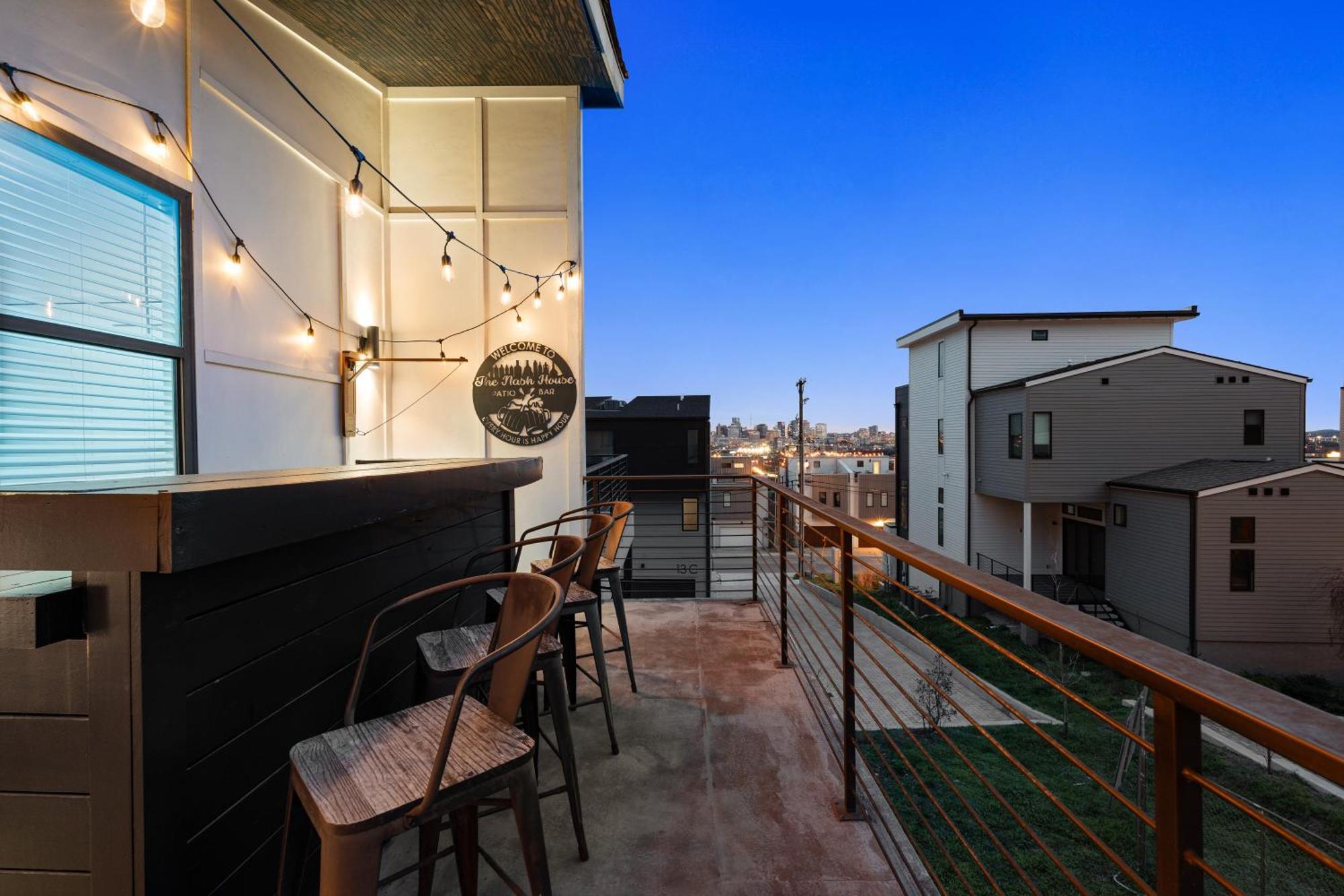 Balcony Bar, Grill & Firepit With A View And Sleeps 16 Only 8 To Broadway Holiday home Nashville